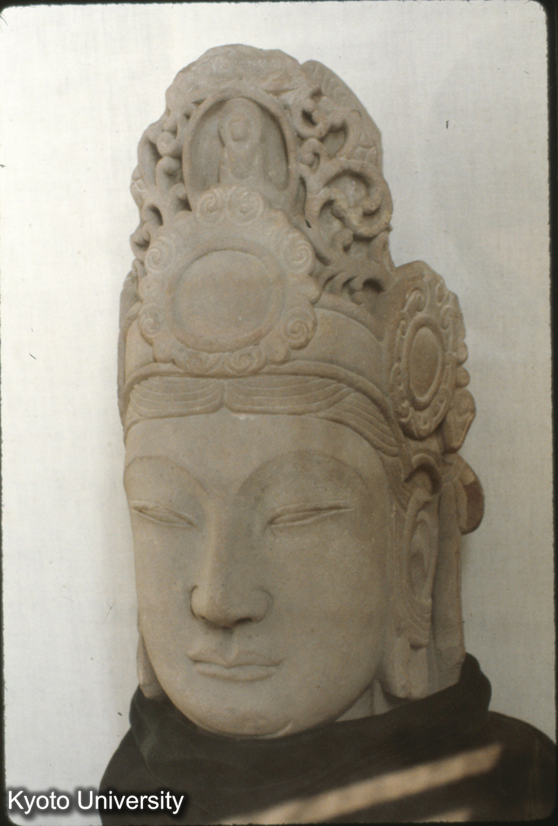 116-16_成都万仏寺出土 観音頭 （南北朝） 四川博 (1)