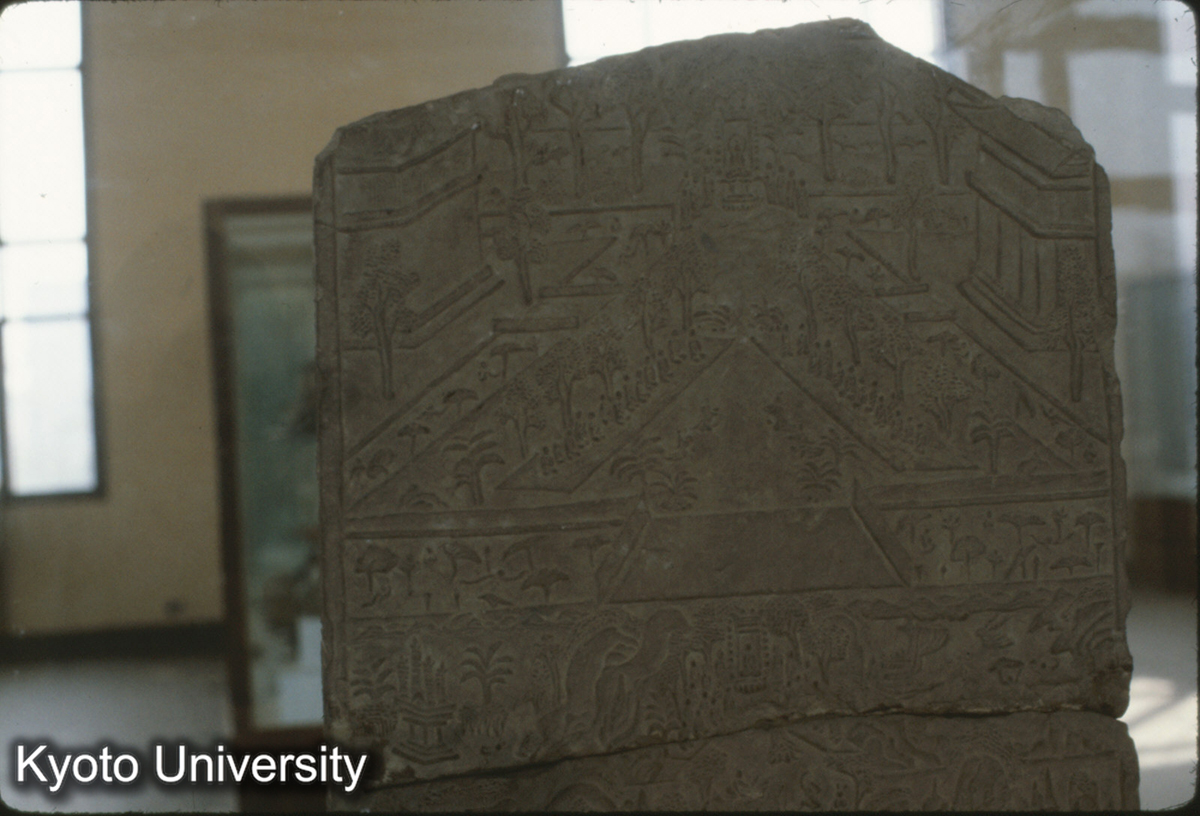 116-19_成都万仏寺出土 石刻造像ウラ面パース画法 四川博 (1)