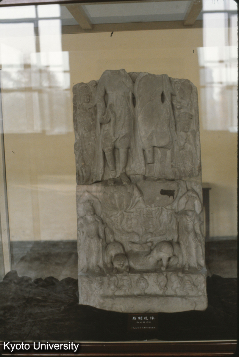 116-20_成都万仏寺出土 石刻画像オモテ面 四川博 (1)