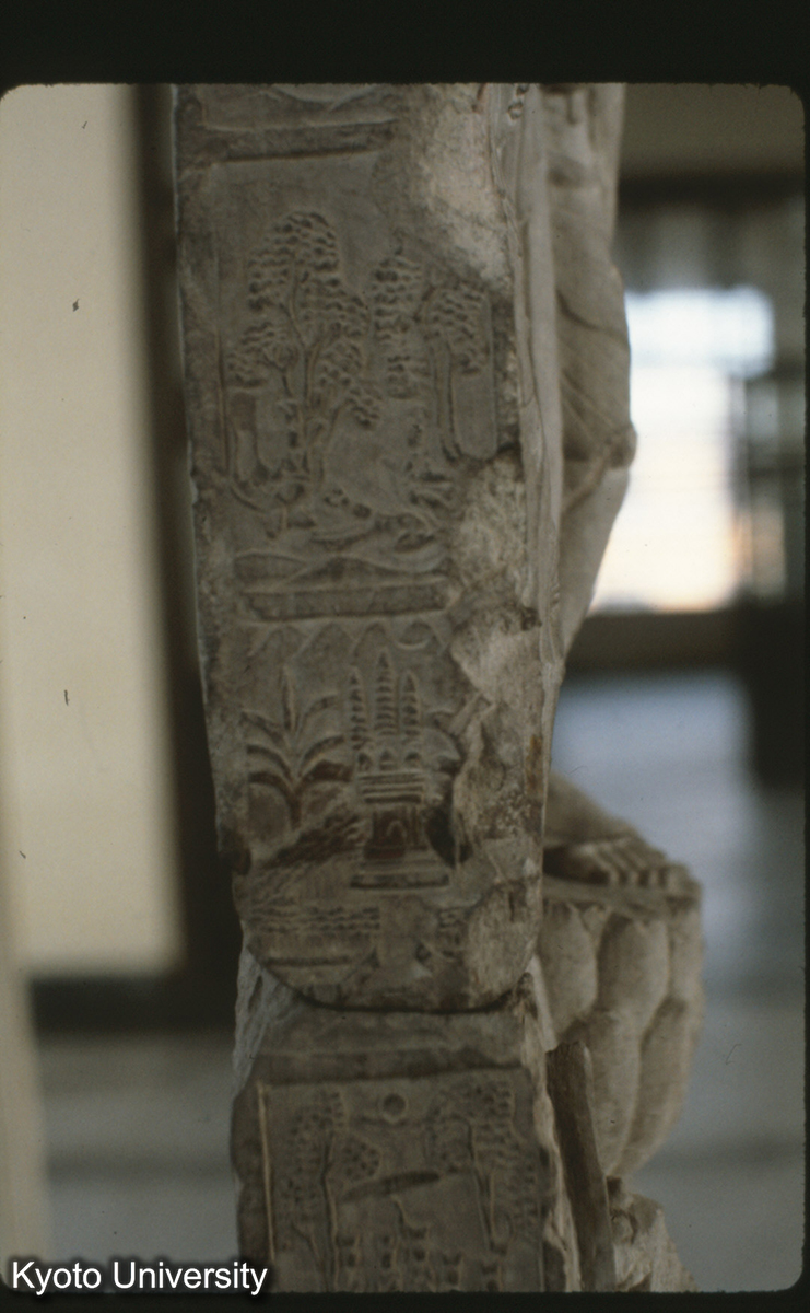 116-22_成都万仏寺出土 石刻画像側面 宝篋印塔 四川博 (1)