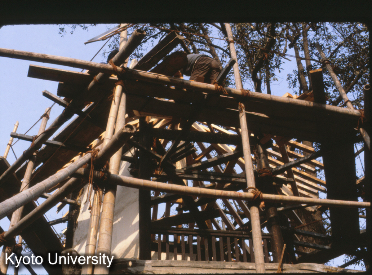 117-21_椽の先をあとから切りそろえる（粗雑な做法、非正式） 成都 武侯祠 _ (1)