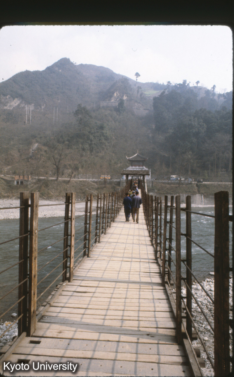 120-21_灌県 竹索橋_81 (1)