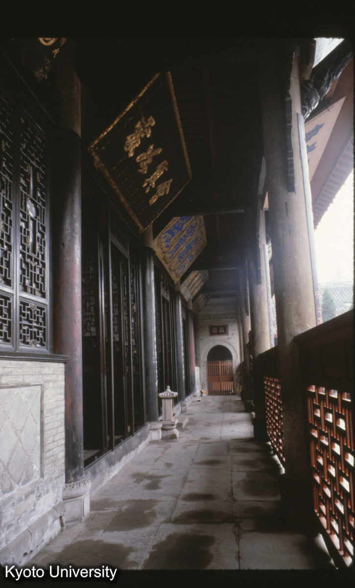 122-9_成都 宝光寺大雄宝殿 前廊 (1)