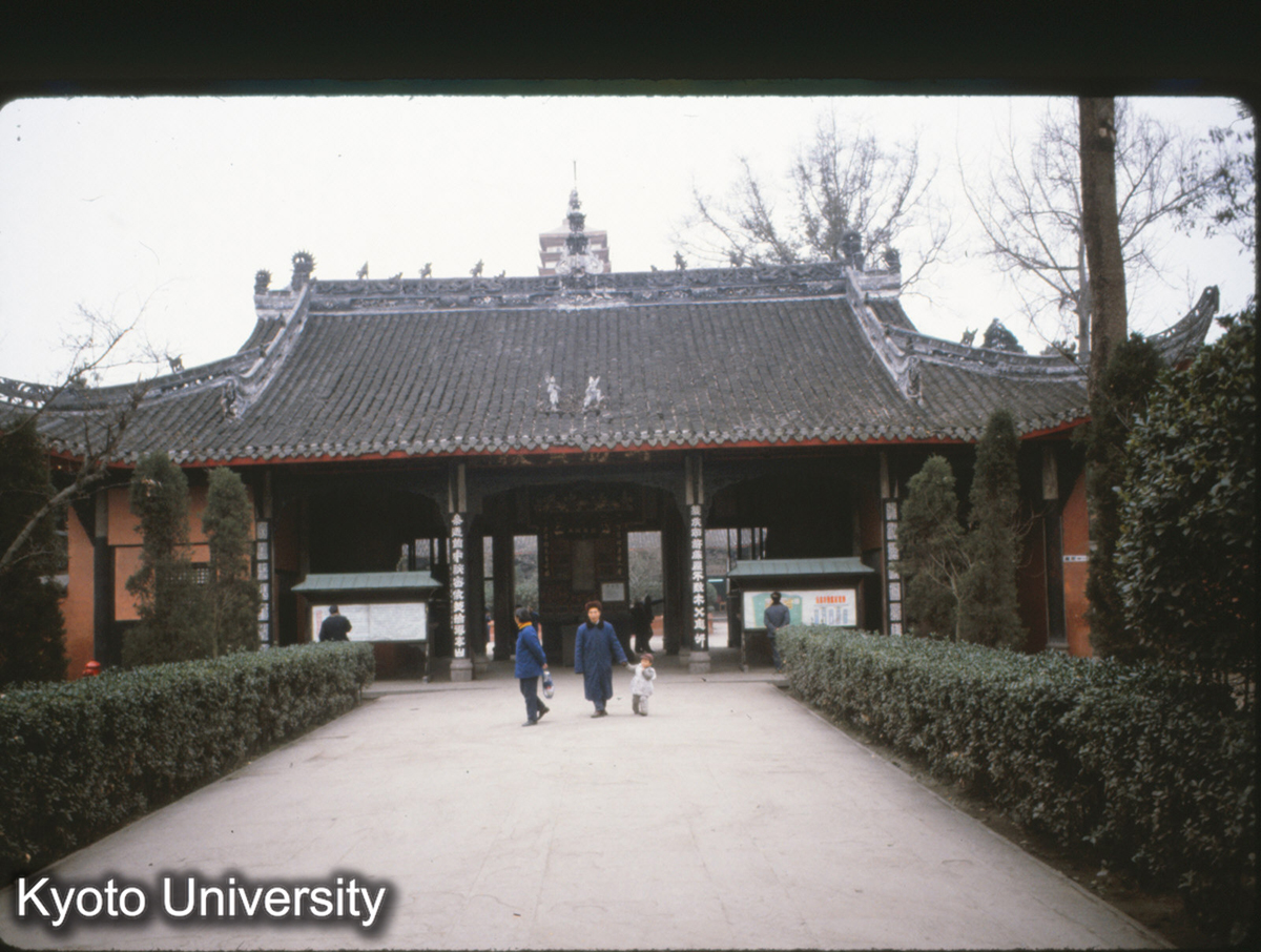 123-9_宝光寺山門 後面 (1)