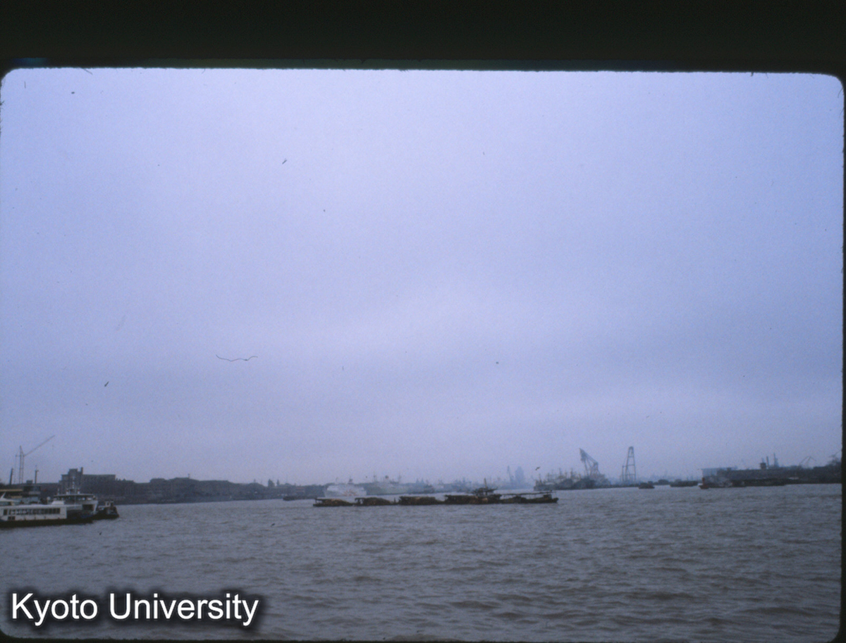 125-27_上海 黄浦江 (1)