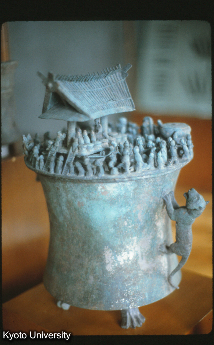 126-36_青銅貯貝器蓋（石寨山） 前漢中期 上海博 (1)