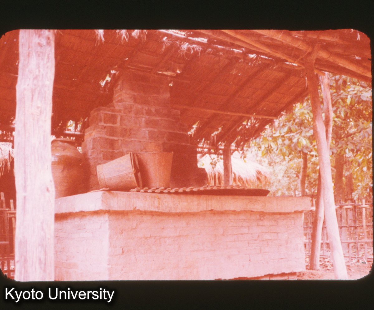 P319_竈 景洪 タイ族民居 (1)