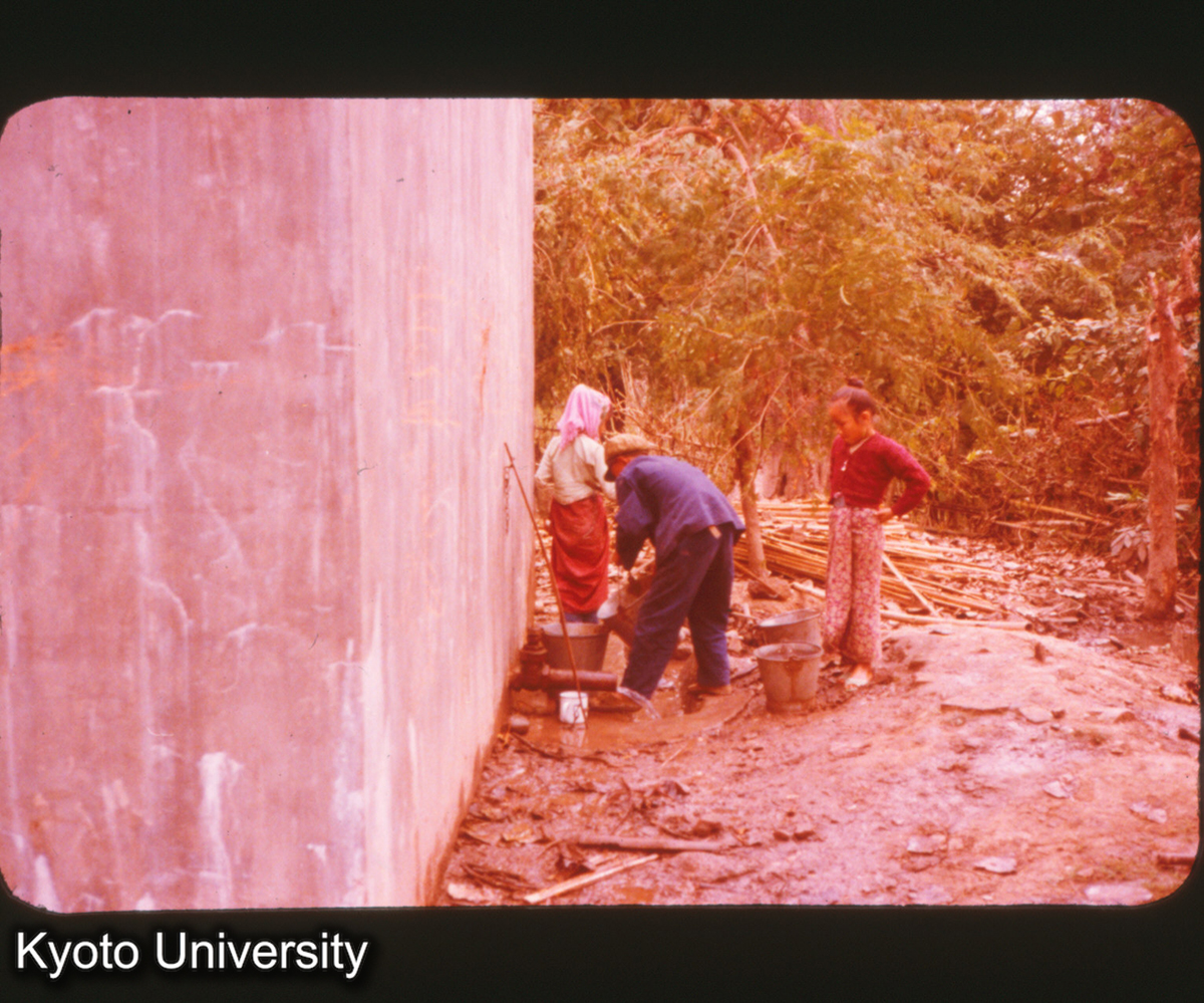 P289_景洪 タイ族の水くみ場（曼角） (1)