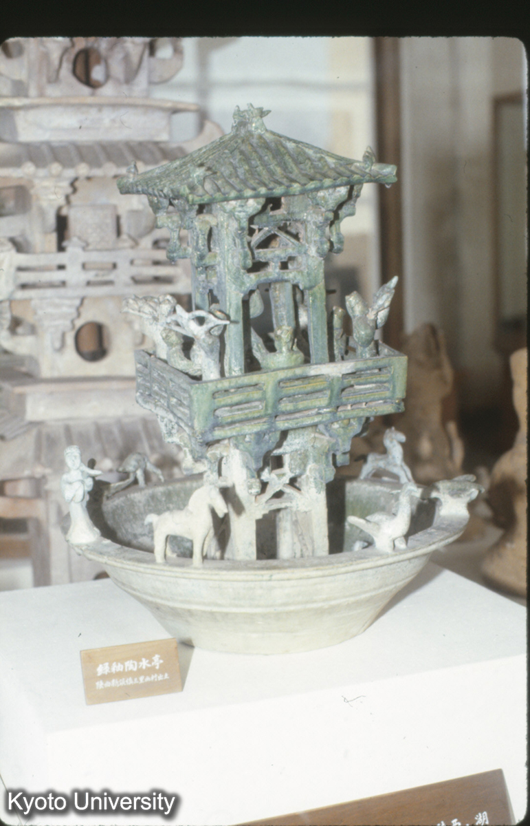 74_緑釉陶水亭（東漢）陝西新築鎮三里西村 (1)