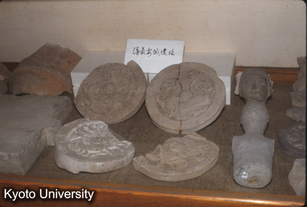 122_漢長安城遺址 瓦当 （社科院考古所展覧室） (1)