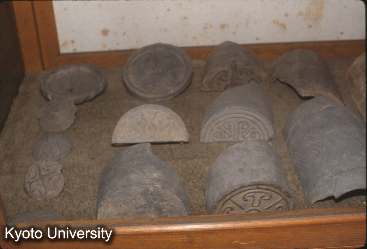 123_漢長安城遺址 瓦当 （社科院考古所展覧室） (1)