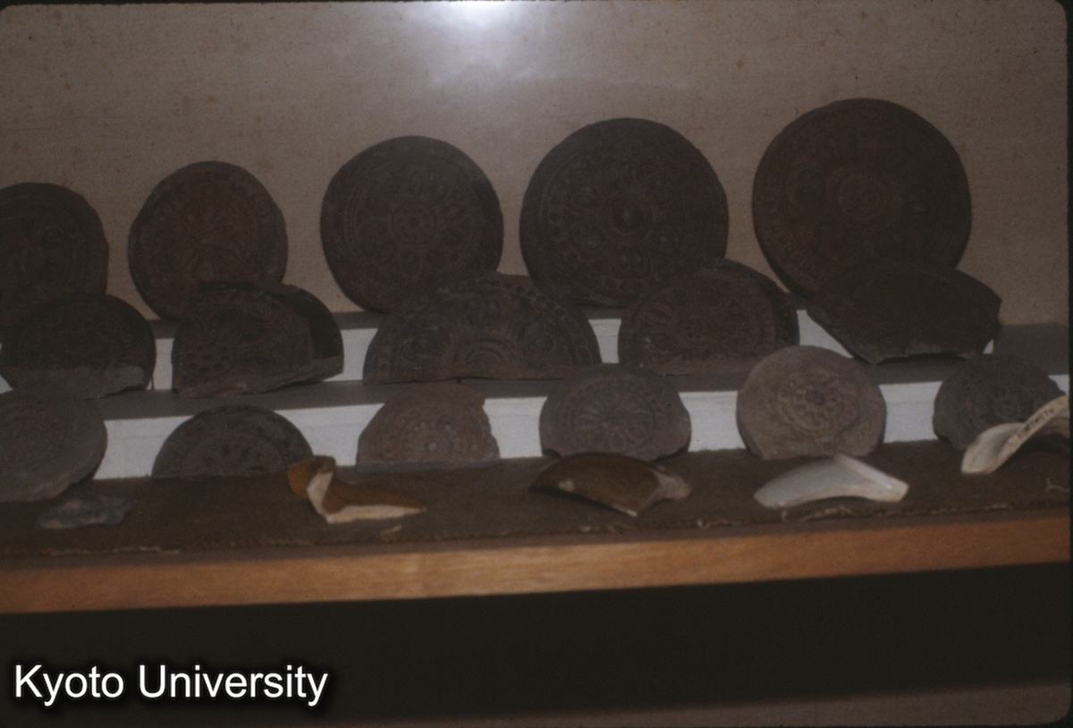 124_唐長安太極宮 瓦当 （社科院考古所展覧室） (1)