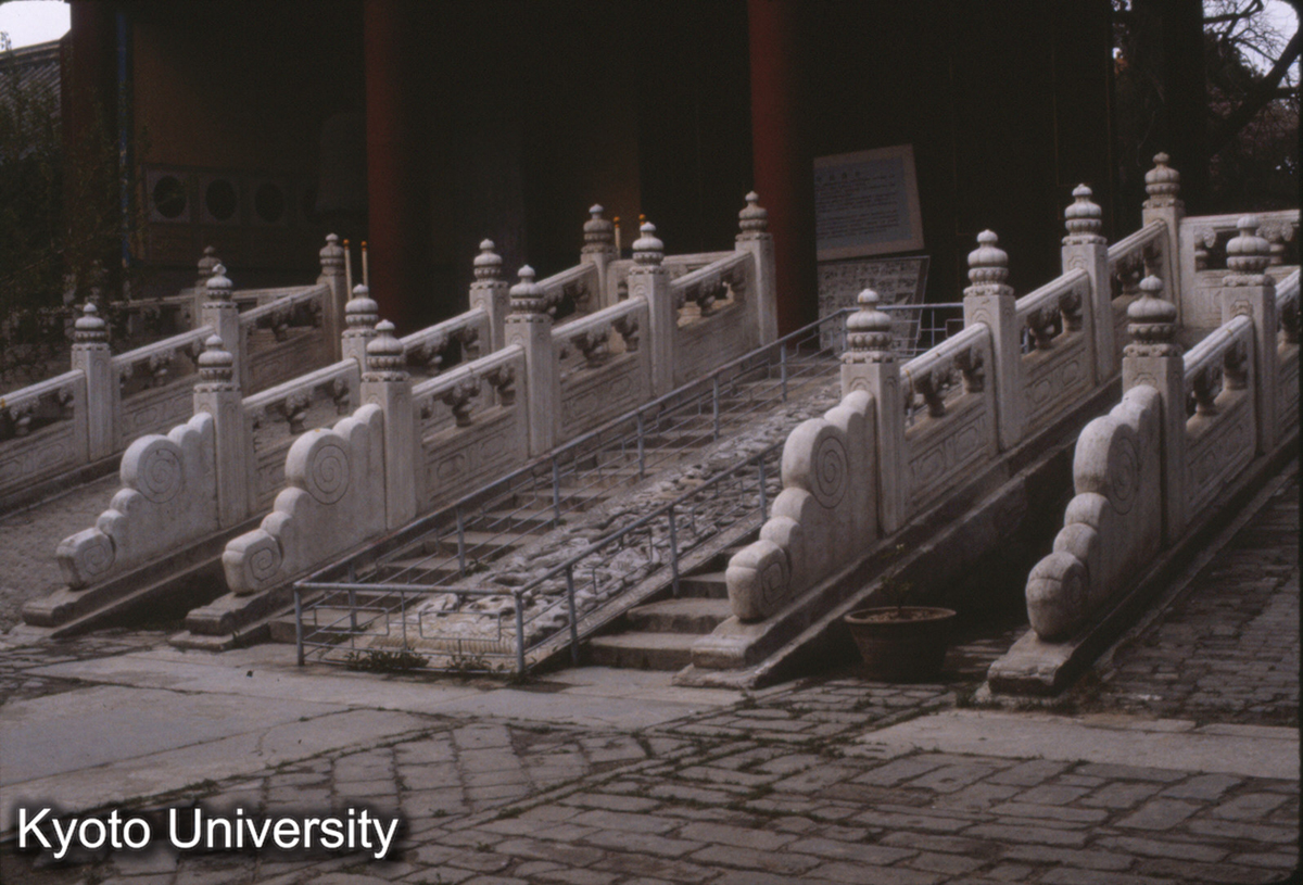 180_北京 孔廟 大成門 台階 (1)