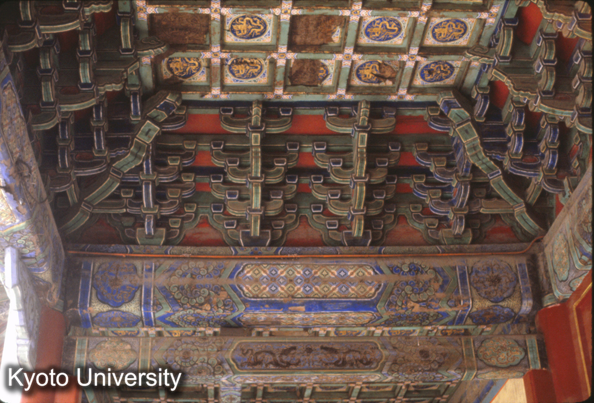 183_北京 孔廟 大成門 内檐 斗栱・梁架・彩画 (1)