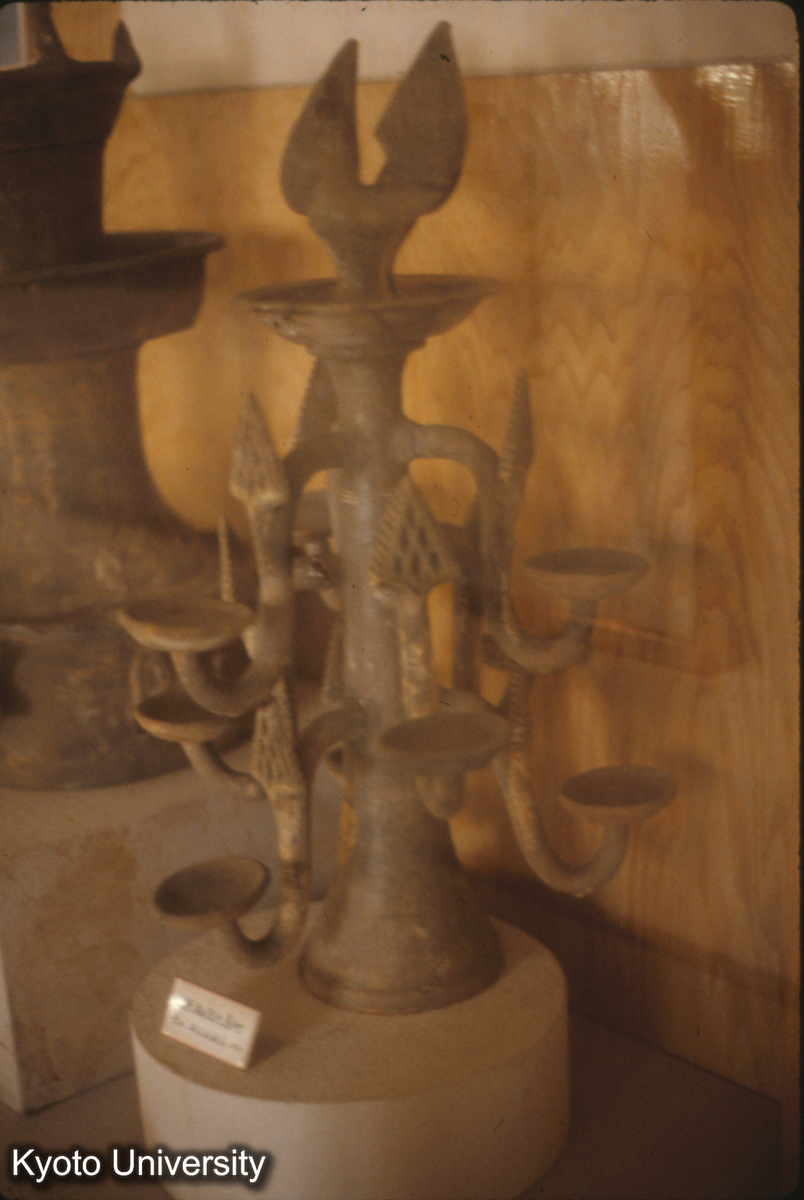 218_緑釉彩陶九連灯 首都博 東漢 （1961平谷西栢店出土） (1)