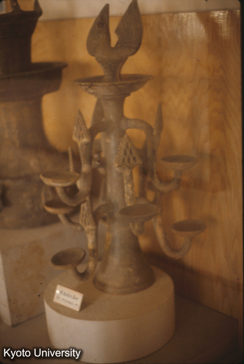 219_緑釉彩陶九連灯 首都博 東漢 （1961平谷西栢店出土） (1)