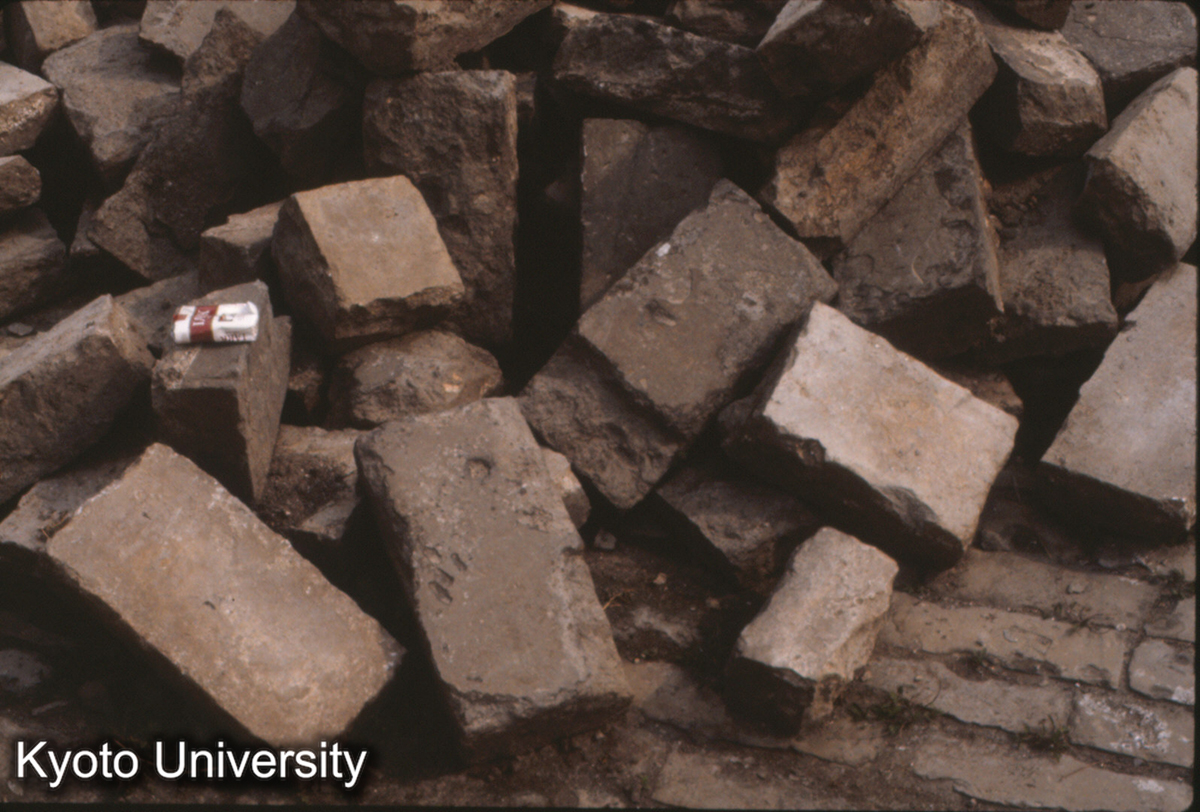 259_故宮 金水河付近 改修中の塼 38.5×19×10.5cm_87 (1)