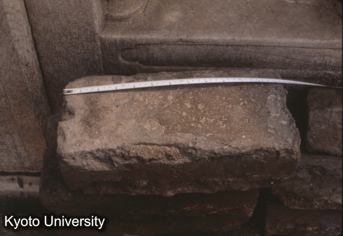 262_故宮 金水河付近 改修工事中の磚 38.5×19×10.5cm_87 (1)