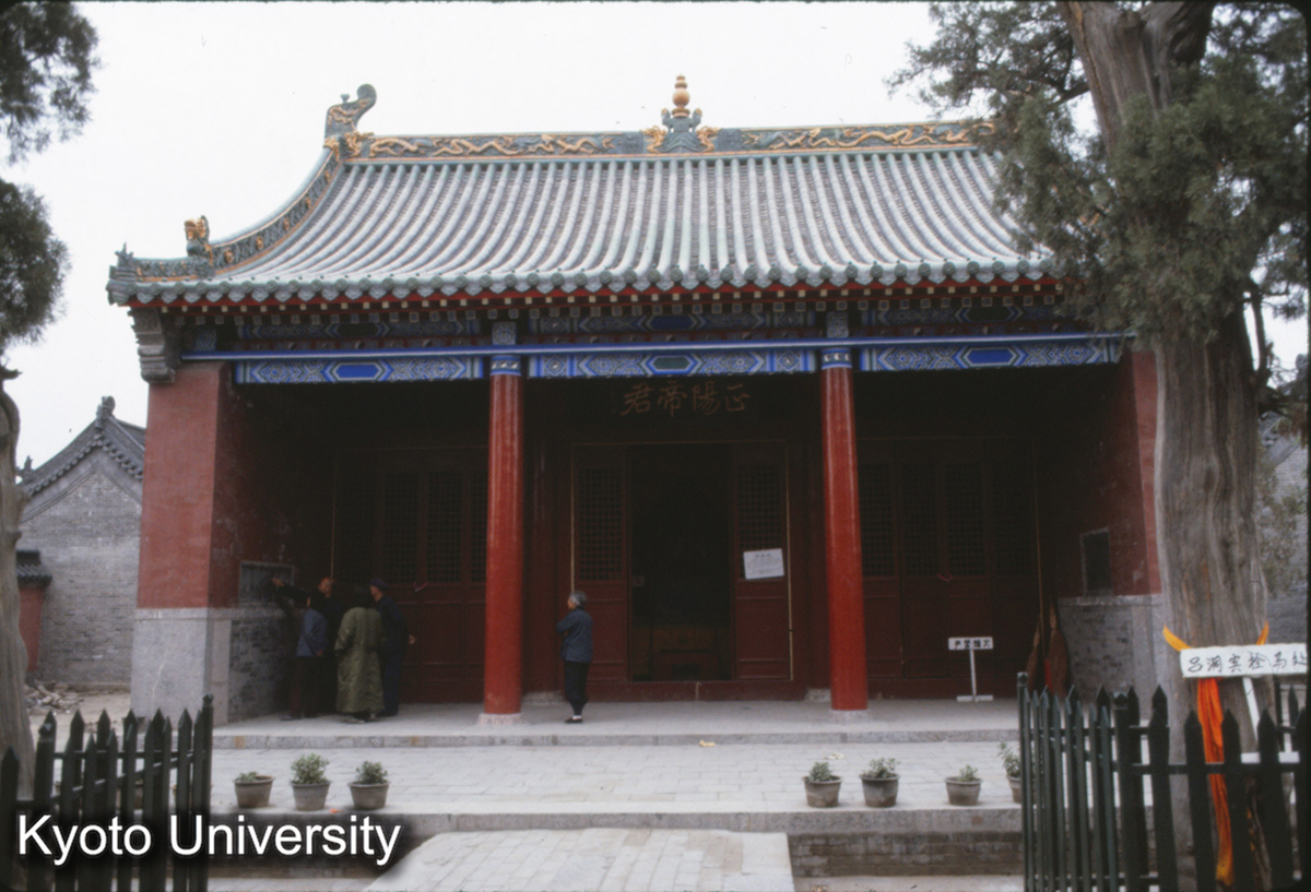 317_邯鄲 黄粱祠 鐘離殿（前殿） 土手道 門よりつながる (1)