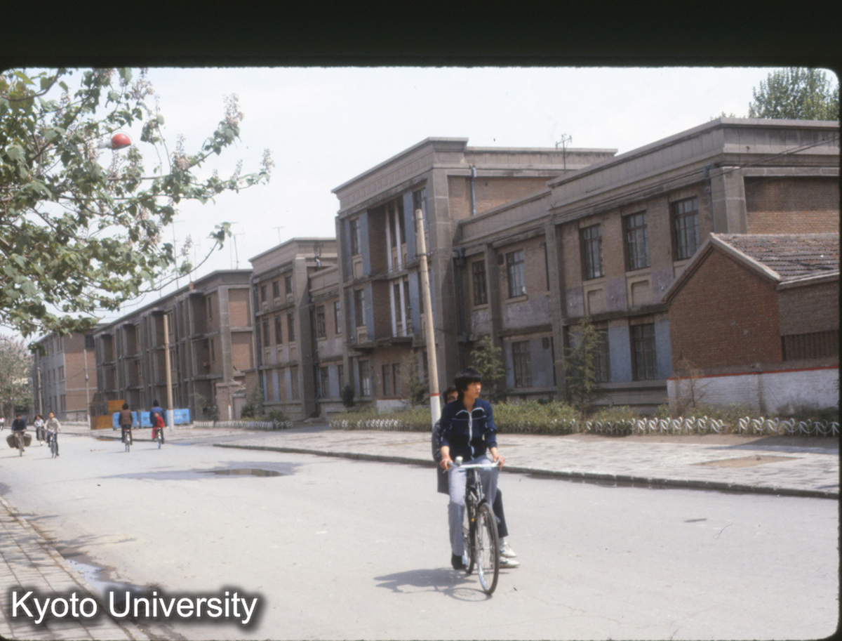 381_邯鄲市内 長途火車実票"排隊" (1)