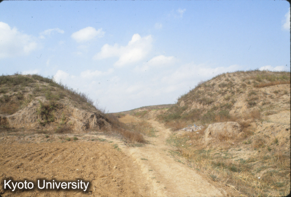 407_趙王城西城 南城墻東門（城外より見る） (1)