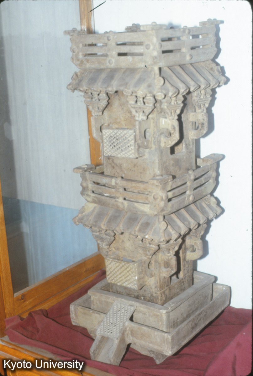 435_（出土地不明） 漢代陶楼（明器） 邯鄲展覧館 (1)