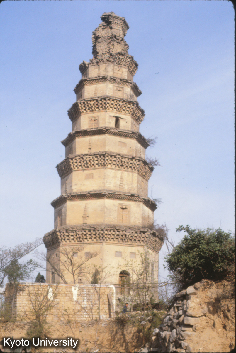 451_北響堂山 常楽寺白塔 (1)