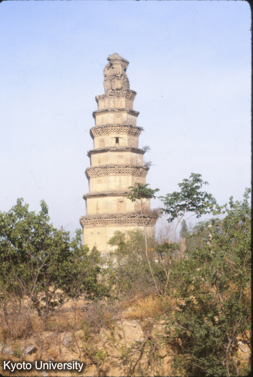 452_北響堂山 常楽寺白塔 (1)