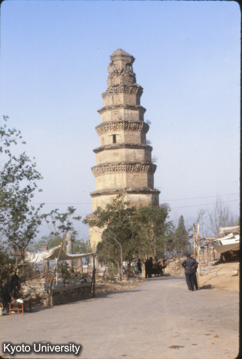 453_北響堂山 常楽寺白塔 (1)