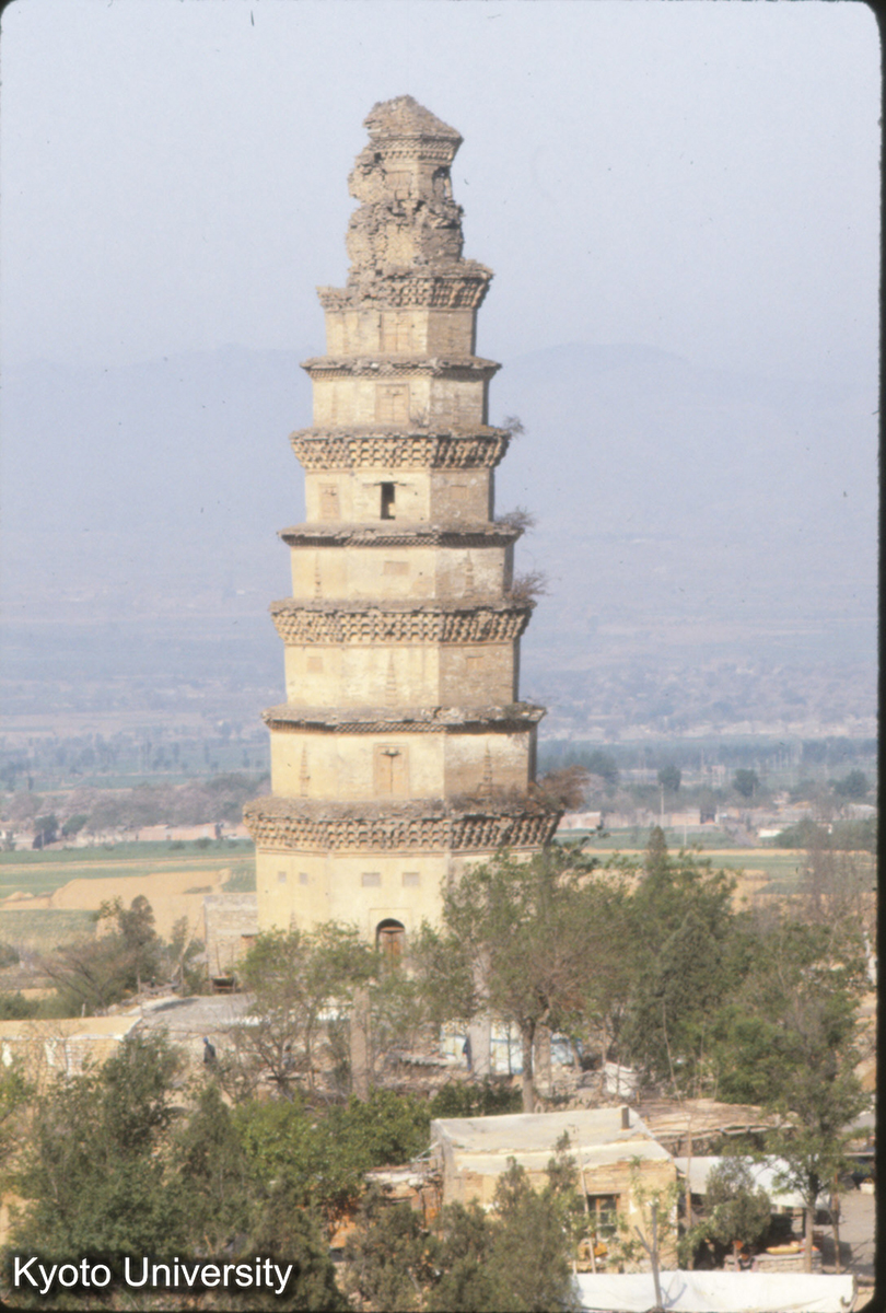 454_（北響堂山）常楽寺白塔 9層磚塔 北宋 皇祐6（1054）＜五層小碑記載＞ (1)