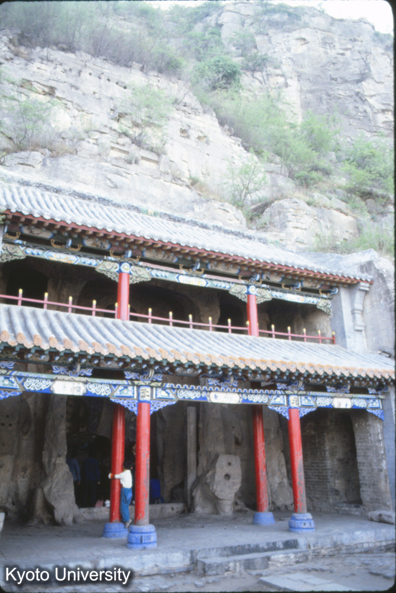 465_北響堂山 中窟（釈迦洞） 北斉（窟檐は清末） (1)