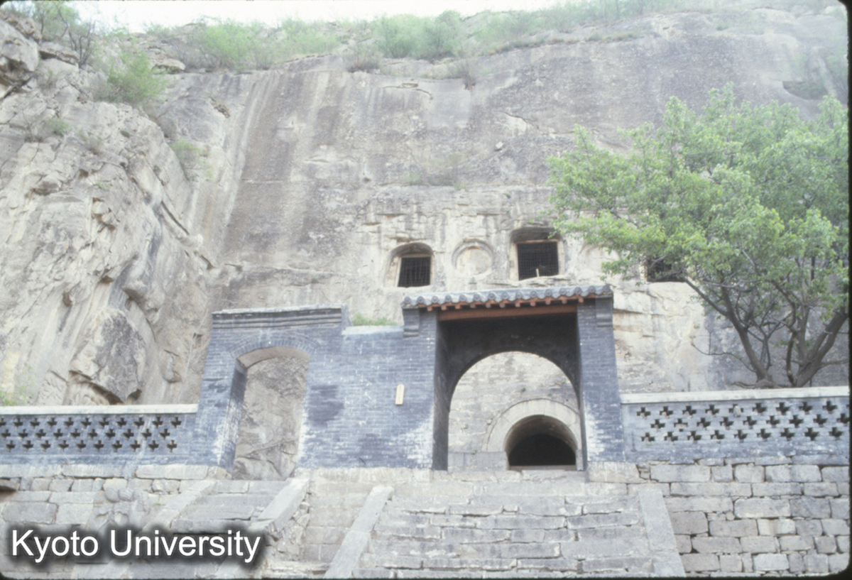 479_北響堂山 北窟（大仏洞）外面 (1)