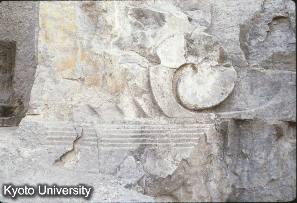 499_北響堂山南窟 上層 脊飾鴟吻 北斉当初 (1)