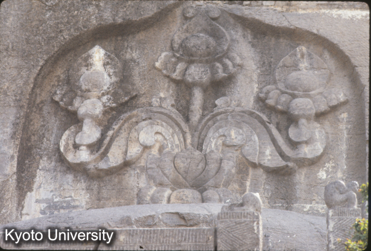 504_北響堂山南窟 上層 中央の石彫 (1)