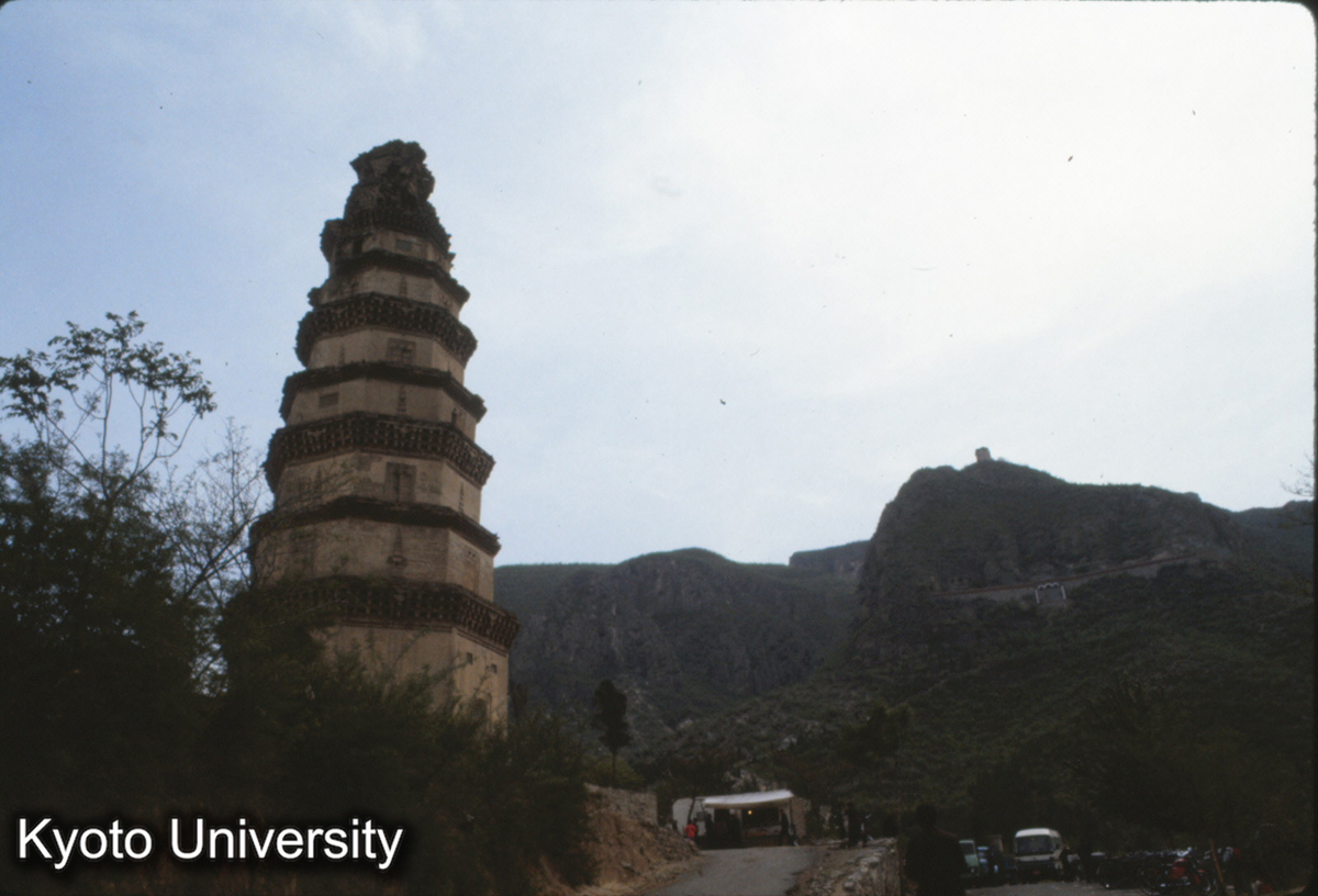 518_常楽寺白塔と北響堂山石窟 (1)