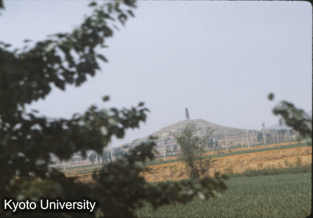 521_宋塔 武安→磁山の道の西の山 (1)