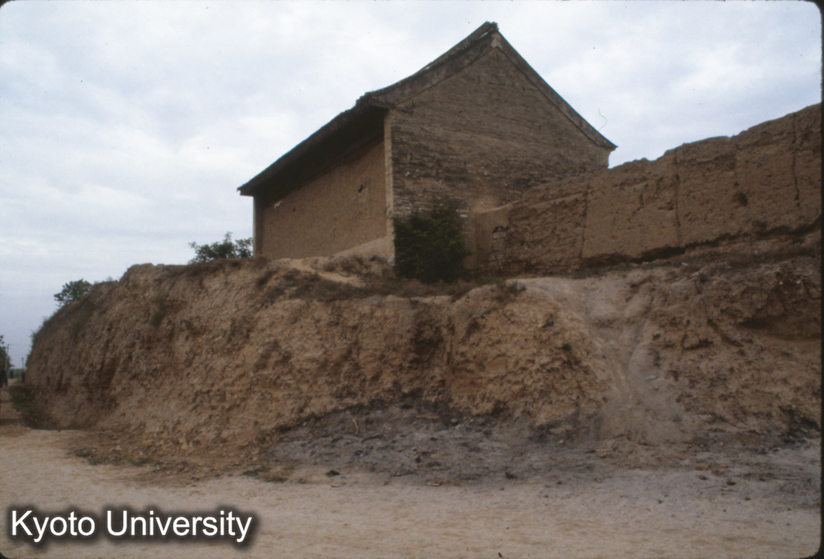 721_夏県禹王城（廟后新庄）中城・北城墻・西城墻の交叉角 (1)