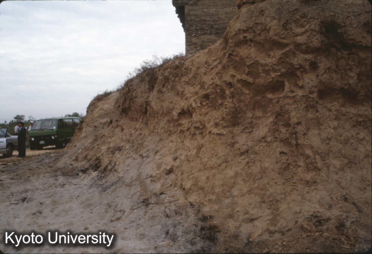 723_夏県禹王城 西墻・北墻 交叉角 (1)