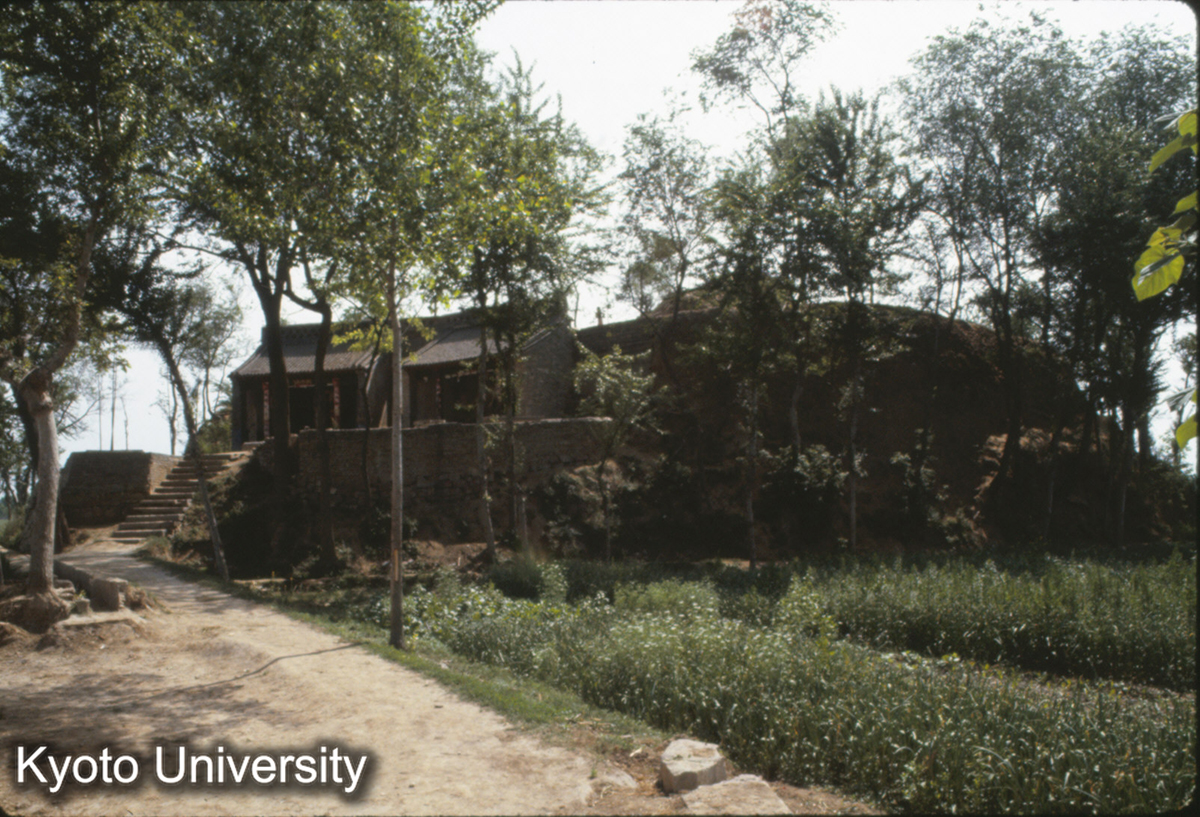 786_考古所二里頭工作隊第一站 前の台（漢墓） (1)