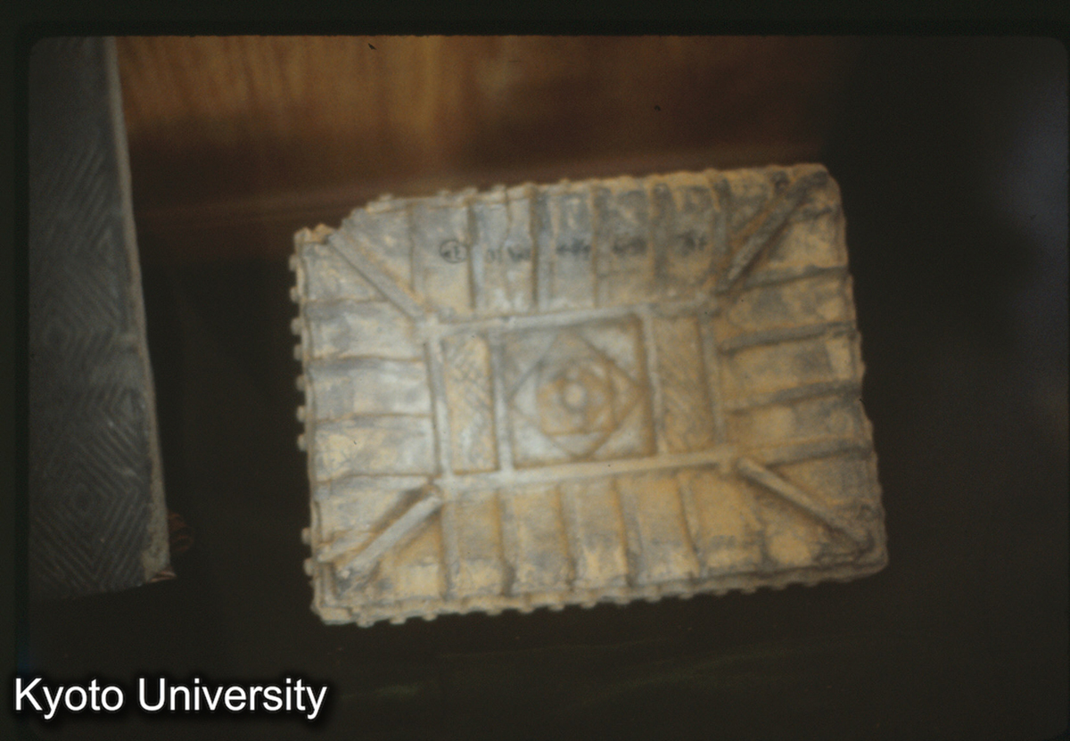 823_漢代陶製屋頂・藻井 Laternen Decki (1)