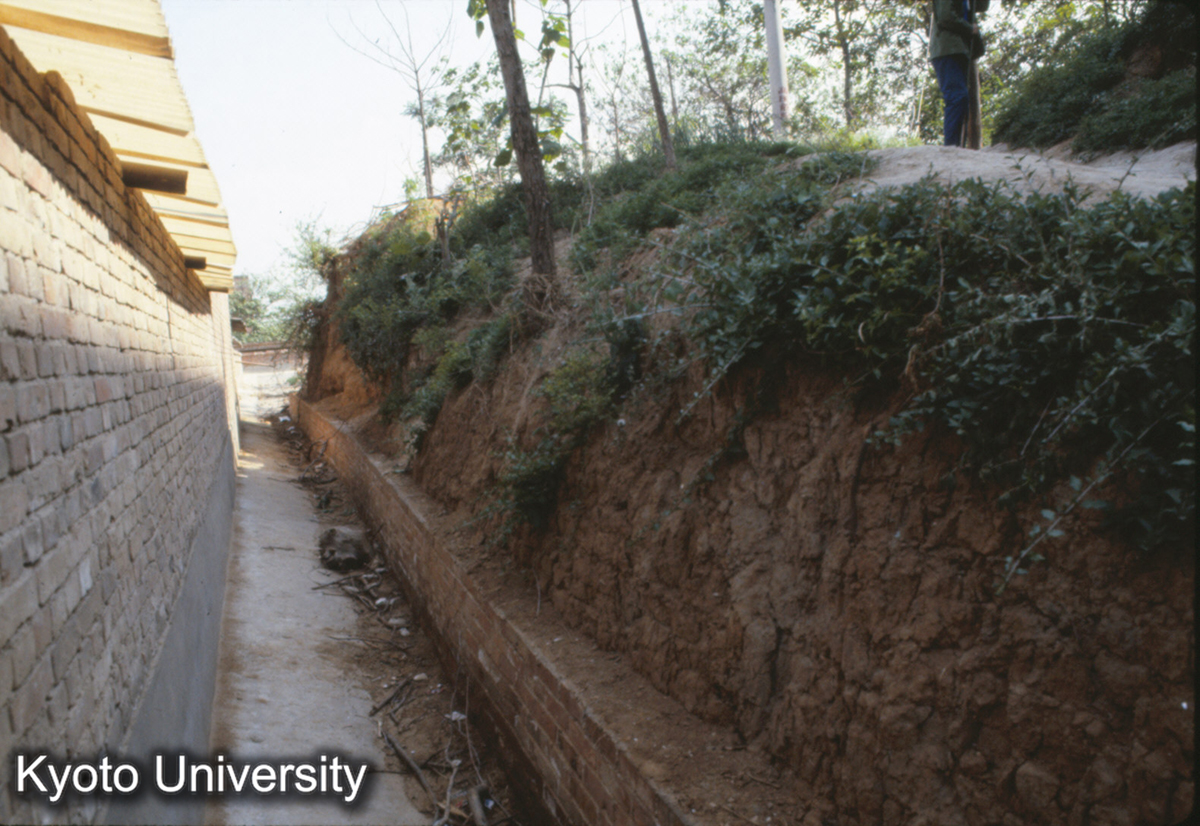 837_洛陽 （唐）応天門址 西闕 基礎は掘り下げてから改めて夯土 (1)