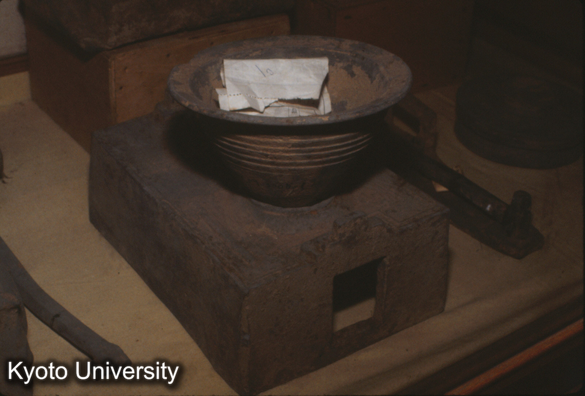 894_洛陽澗西 西周墓 陶竈 (1)