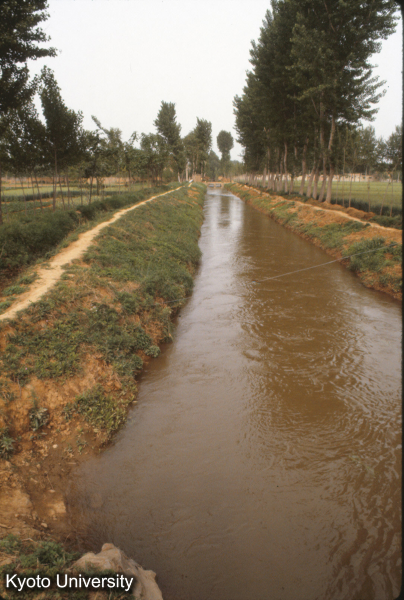 942_隋唐洛陽城西南角（用水路がほぼ護城河と重なる）　洛陽市南郊 (1)