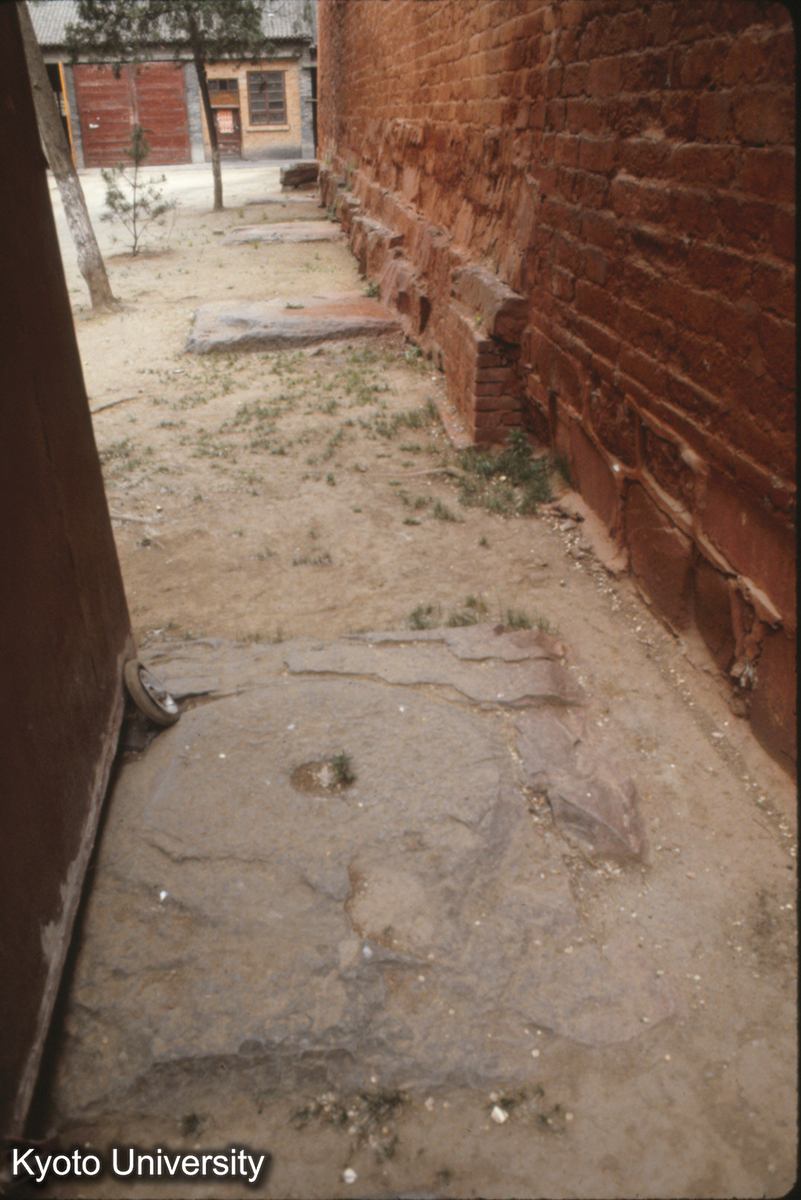 997_白馬寺清涼台西側台基下柱礎 (1)