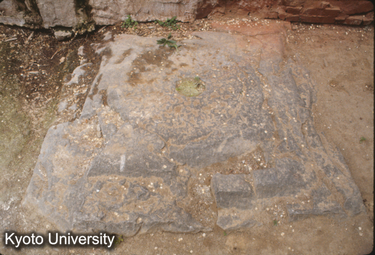 1001_白馬寺清涼台西側柱礎 (1)