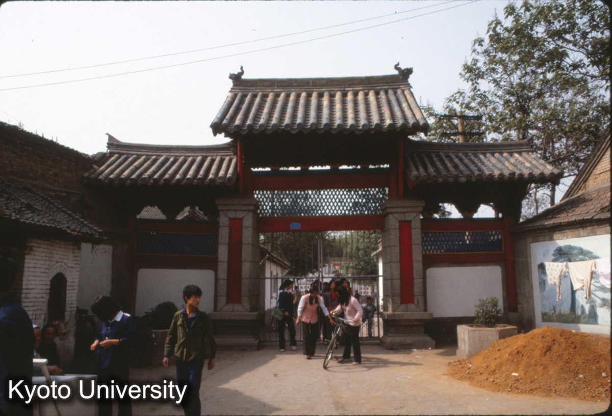 1037_洛陽老城 城隍廟轅門（清代） ＜現洛陽市第三十中学＞ (1)