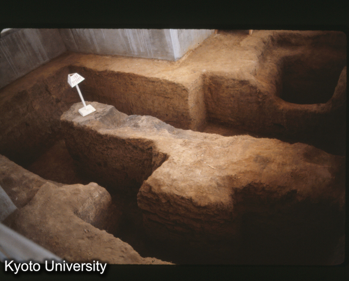 1198_古滎 冶鉄遺址 炉 (1)