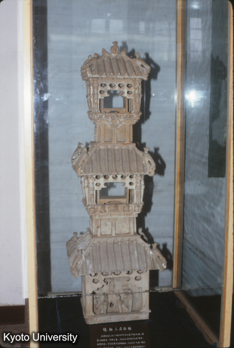 1276_河南淮陽出土緑釉三層陶楼（河南省博物館） (1)