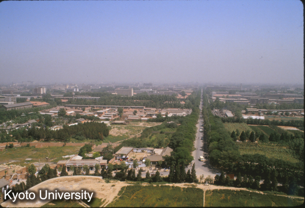 1373_大雁塔より鐘、鼓楼を遠望 (1)