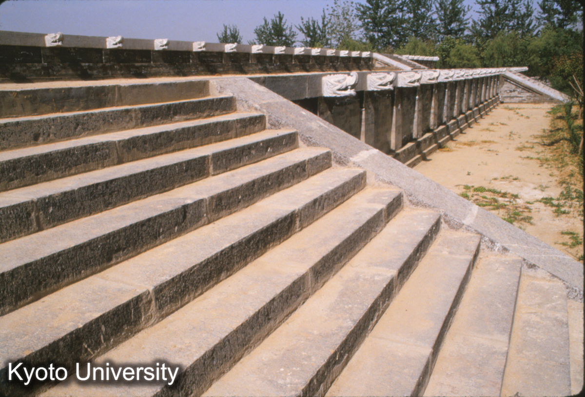 1417_大明宮麟徳殿復元台基 (1)